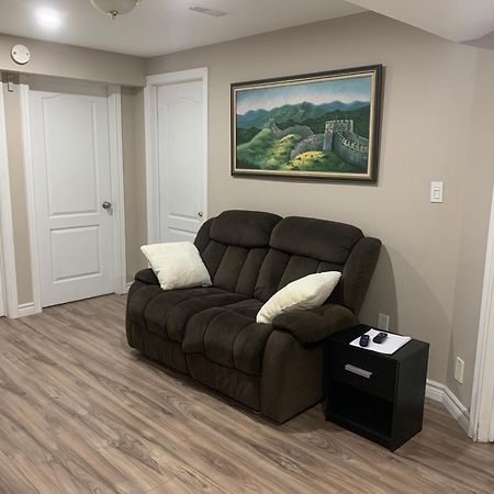 1 Room In A Cozy And Beautiful Basement Guelph Exterior photo