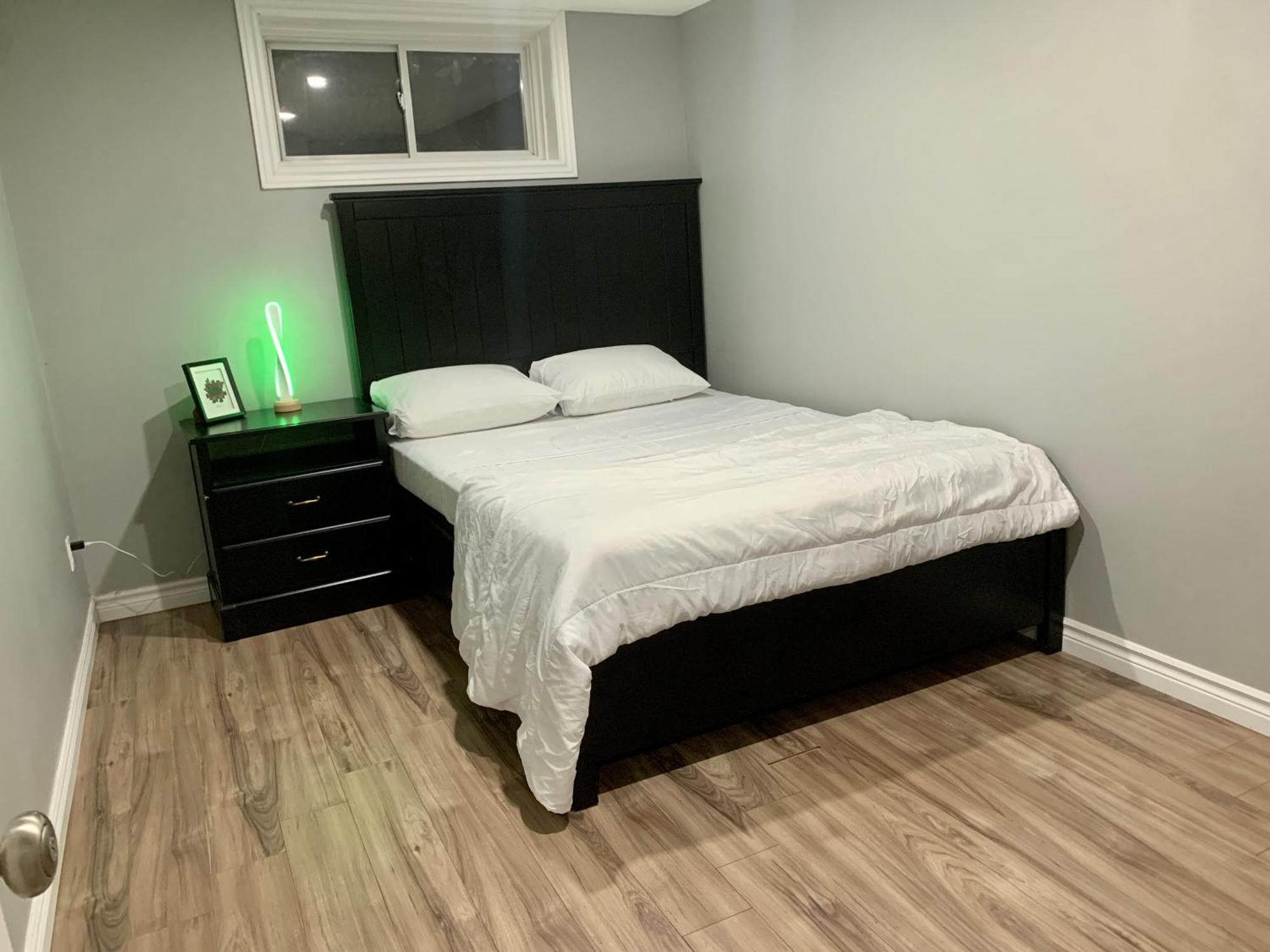 1 Room In A Cozy And Beautiful Basement Guelph Exterior photo