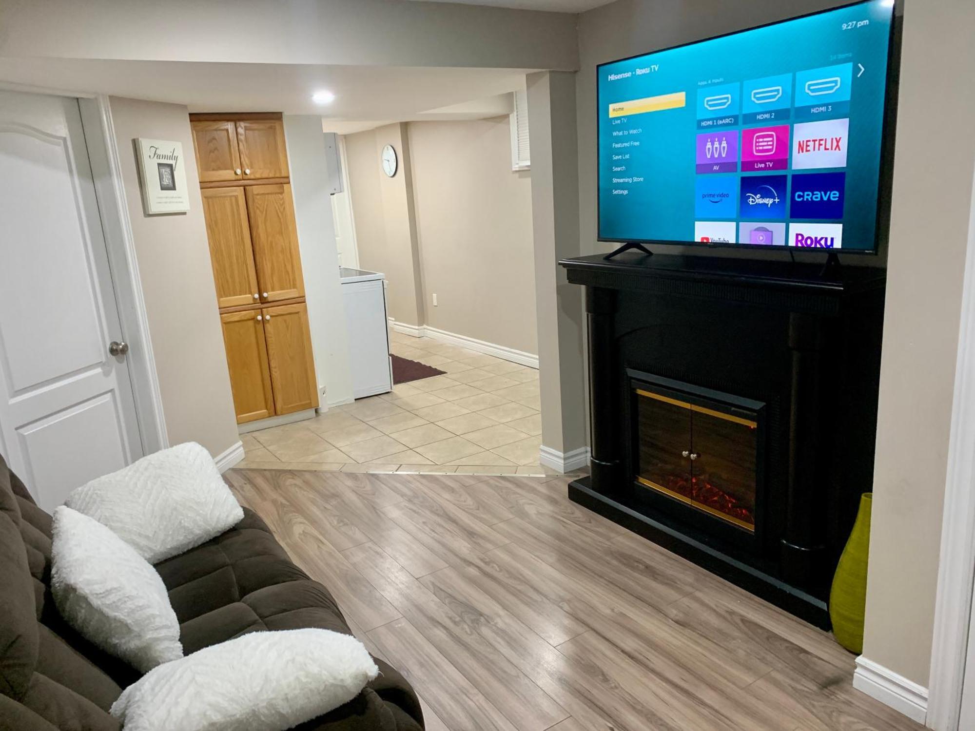 1 Room In A Cozy And Beautiful Basement Guelph Exterior photo