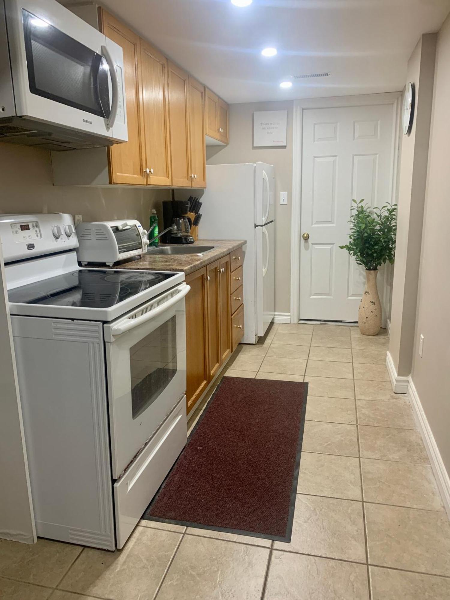 1 Room In A Cozy And Beautiful Basement Guelph Exterior photo
