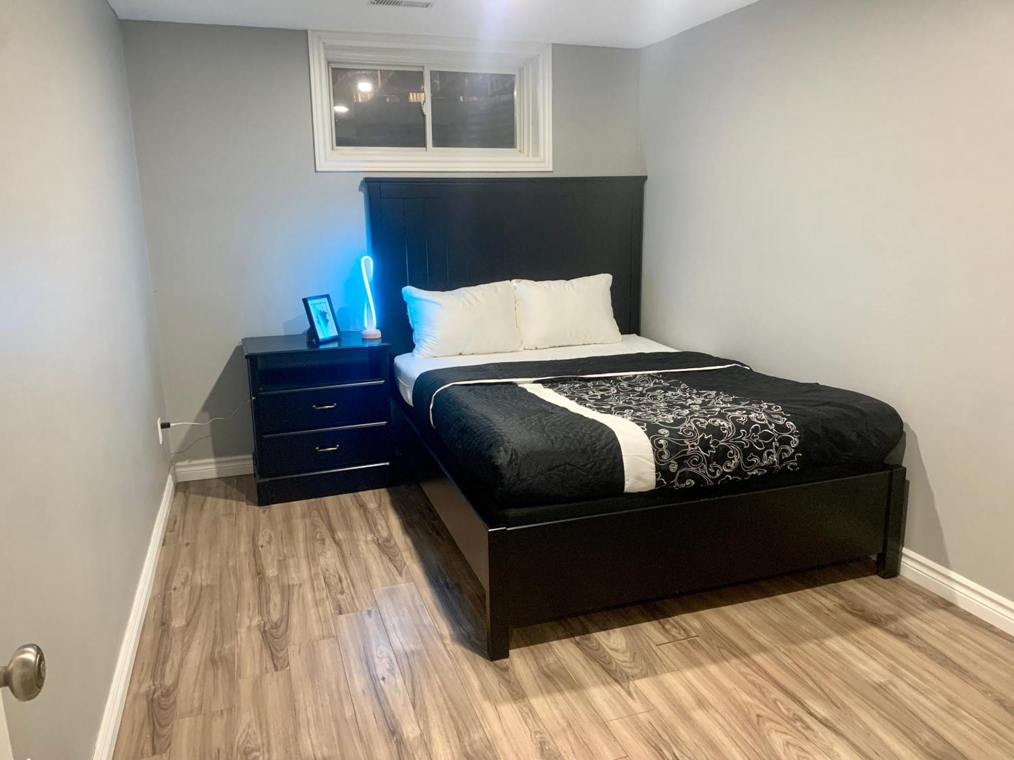 1 Room In A Cozy And Beautiful Basement Guelph Exterior photo