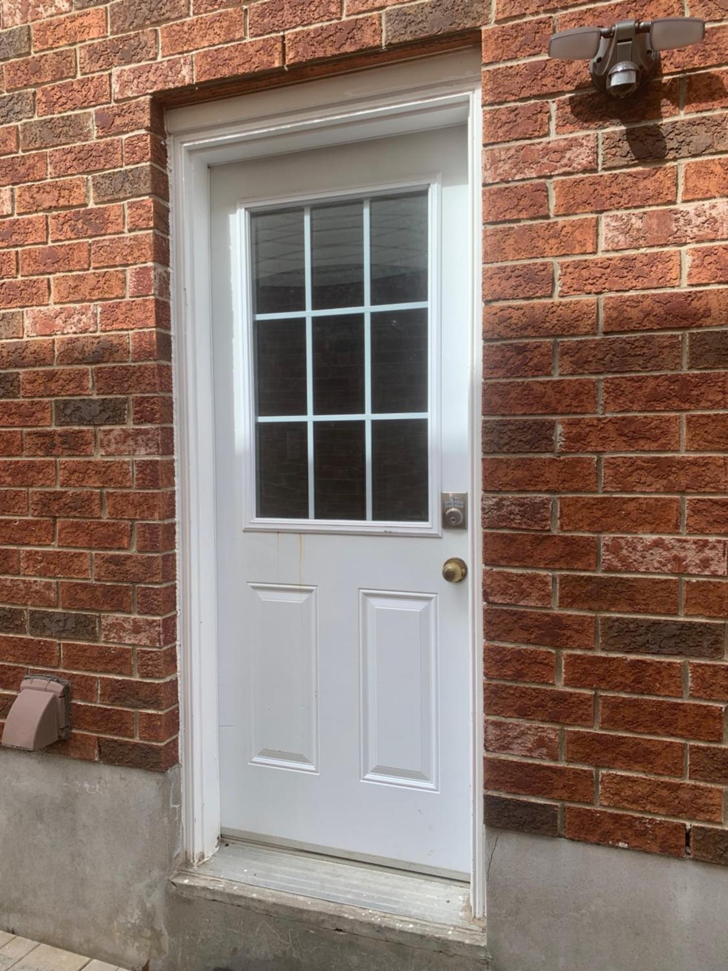 1 Room In A Cozy And Beautiful Basement Guelph Exterior photo